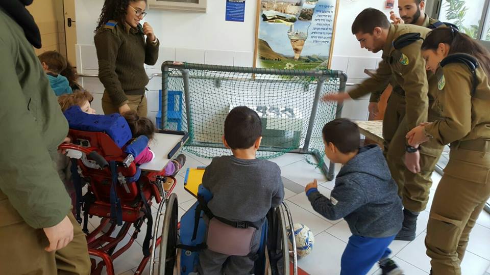 בית הספר למחול ובני הנוער מתנדבים בבית ספר "אסיף" באסף הרופא - חנוכה 2016