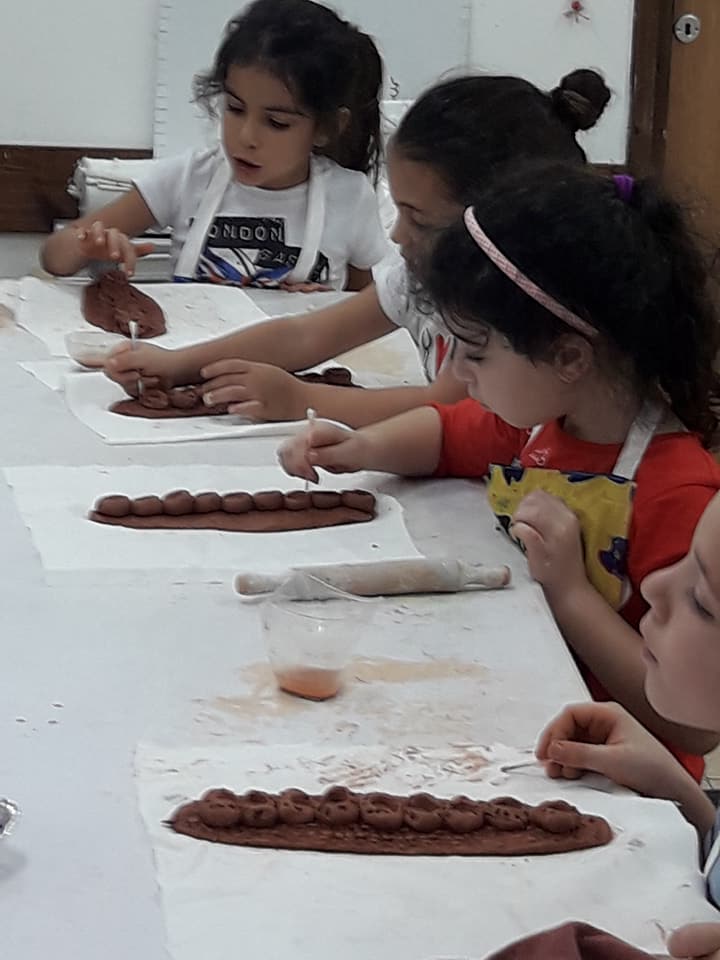 מרכז אומניות - חוג לשילוב אומניות גילאי גן מרכז אומניות - חוג לשילוב אומניות גילאי גן